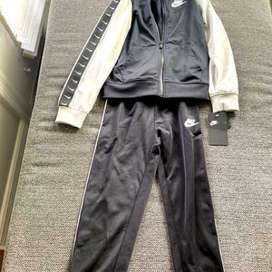 Boys 2 piece Nike joggers and jacket